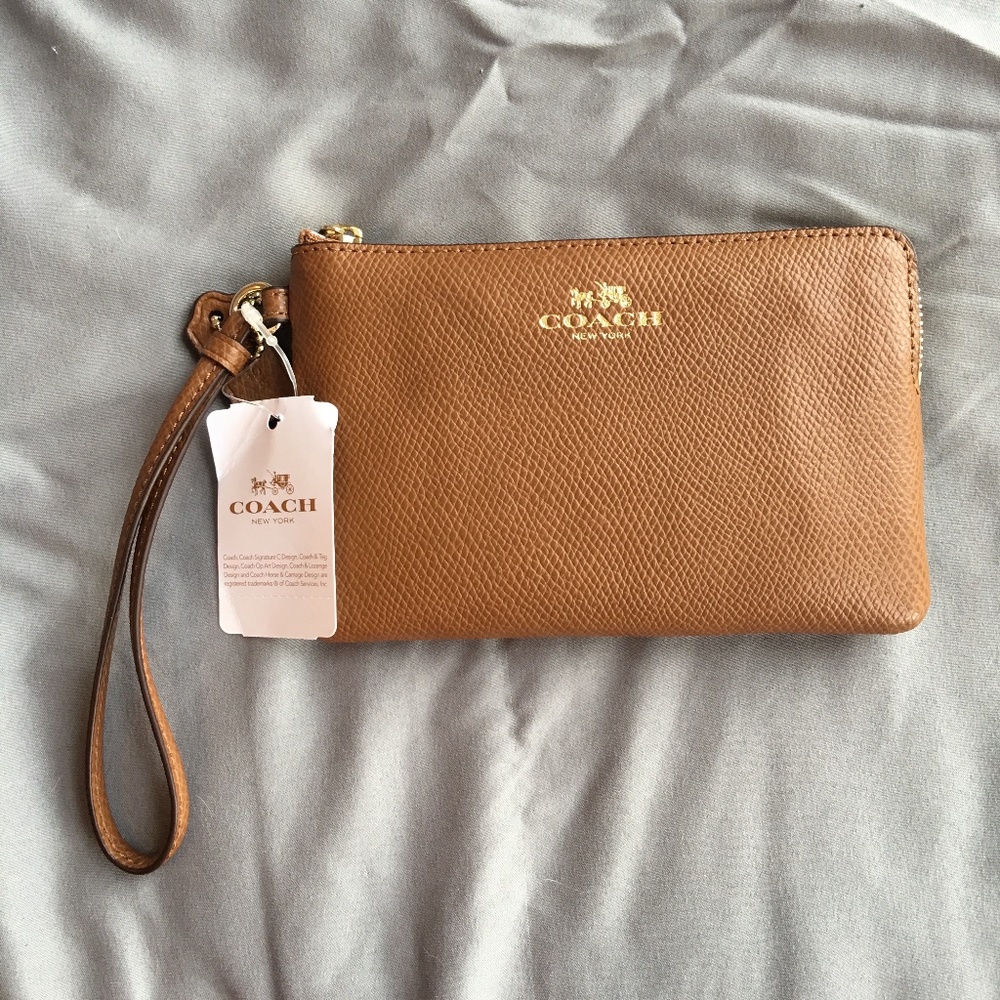 NEW!! Coach Tan Saddle Leather Corner Zip Wristlet